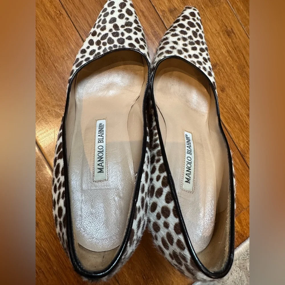 Manolo Blahnik Spotted Pony Hair Pumps - Picture 4 of 6